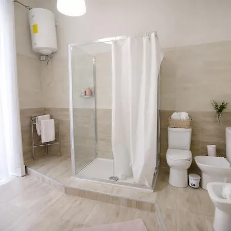 Etnea 270 ゲストハウス 4*